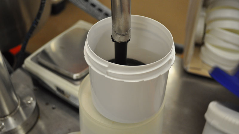 Filling a Packo pot with moor liquid
