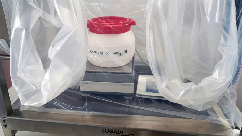 CurTec Weithalsfass in einem flexiblen Lugaia Isolator